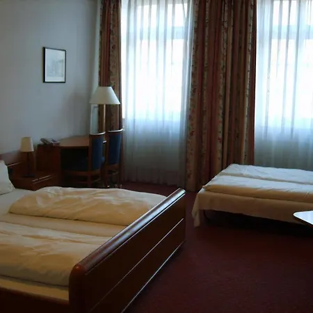 Vier Jahreszeiten Hotell 2*