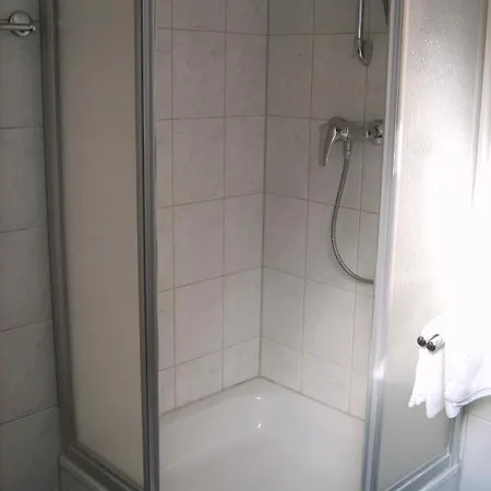 فيير ياهريستسايتن 2*