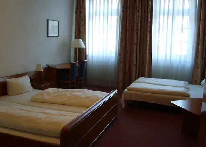 Vier Jahreszeiten Hotel 2*